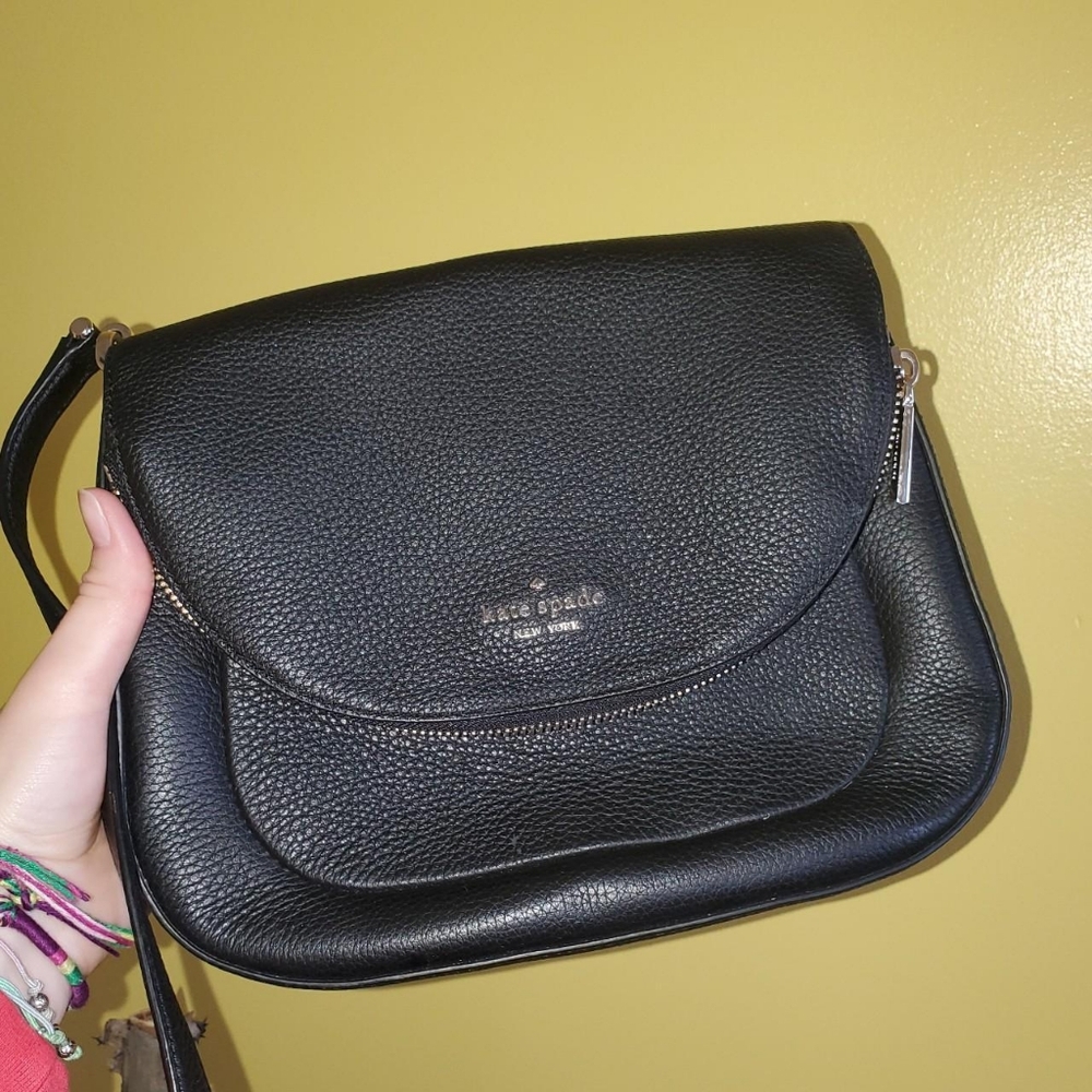 BROKEN Kate Spade purse. It it black and is a medium sized bag.